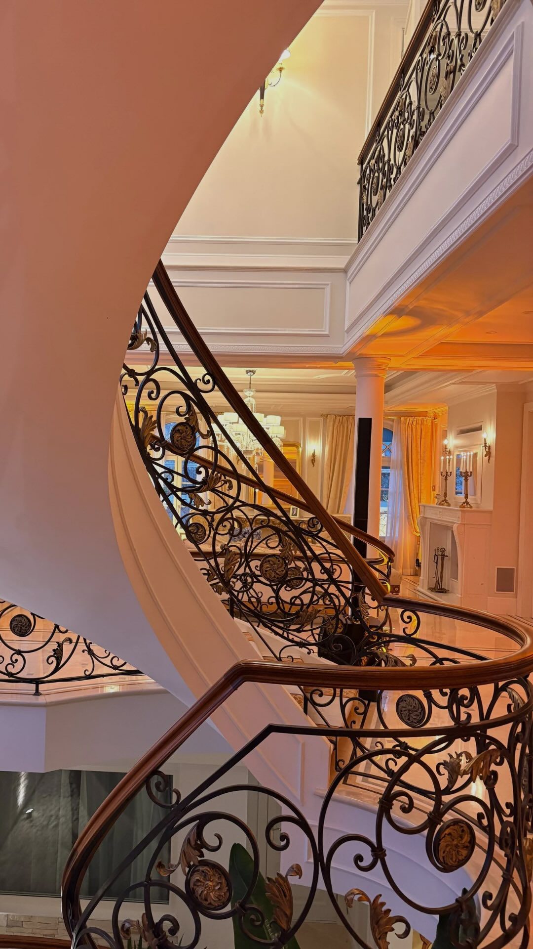 Mardi soir, à l’occasion du MIPIM à Cannes, le grand salon international de l’immobilier, good vibes. Sound Design Agency accompagnait un événement privé organisé par @marcooleonardo à la Villa Palace de Lys ✨  Un DJ set sur mesure accompagné d’un saxophoniste live pour une expérience sonore élégante, immersive et festive 🎷
Une performance pensée pour sublimer l’instant et créer cette atmosphère unique.  Thank you for the vibes ✨  #goodvibesagency #privateevent #dj #saxophonist #mipim