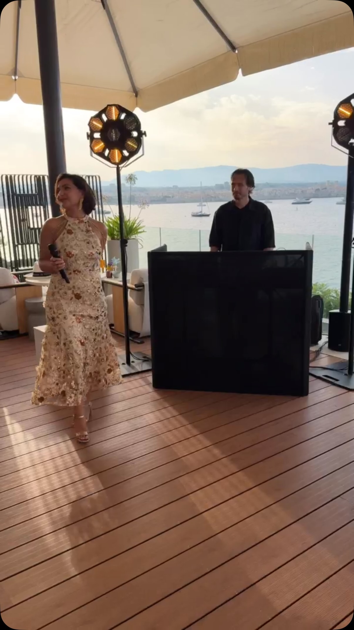 Magnifique soirée réalisée hier à la @maisondebacon à Antibes, à l’occasion d’un événement privé, avec la Méditerranée pour décor. ✨
Chanteuse live, DJ Set, sonorisation et mise en lumière assurés par nos équipes.
